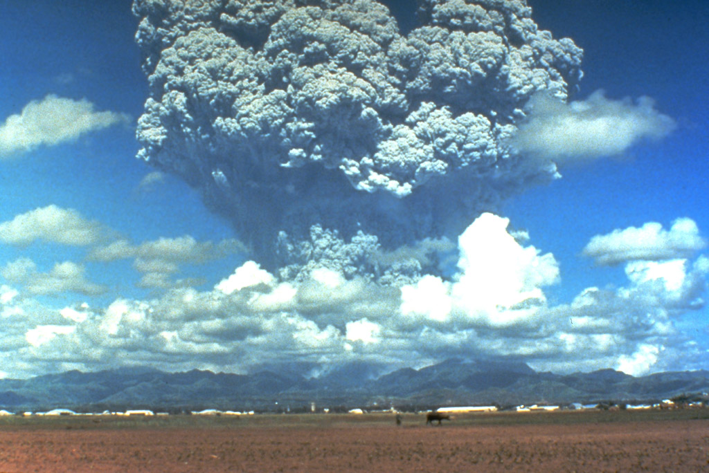 Pinatubo91eruption_plume