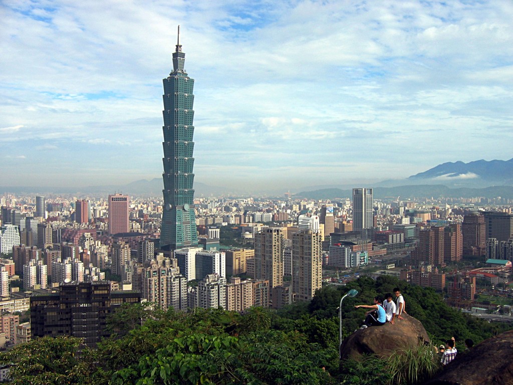 Taipei_101_from_afar