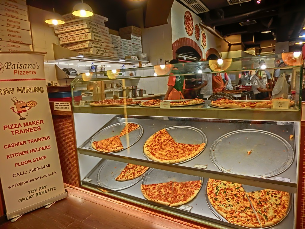HK_TST_night_嘉蘭道_Granville_Road_restaurant_Paisano's_Pizzeria_pizza_Dec-2013