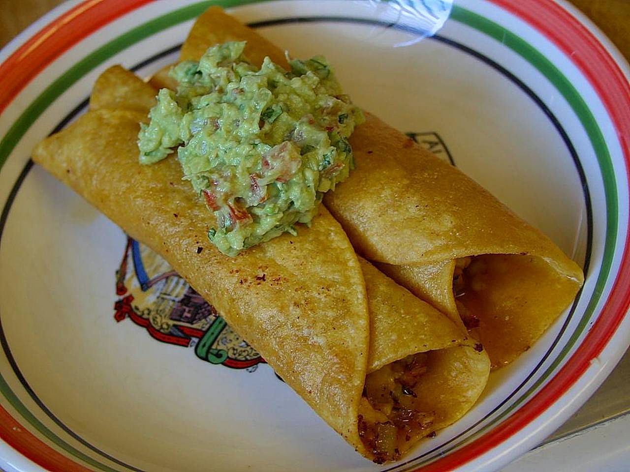 Flautas_guacamole_tortillas